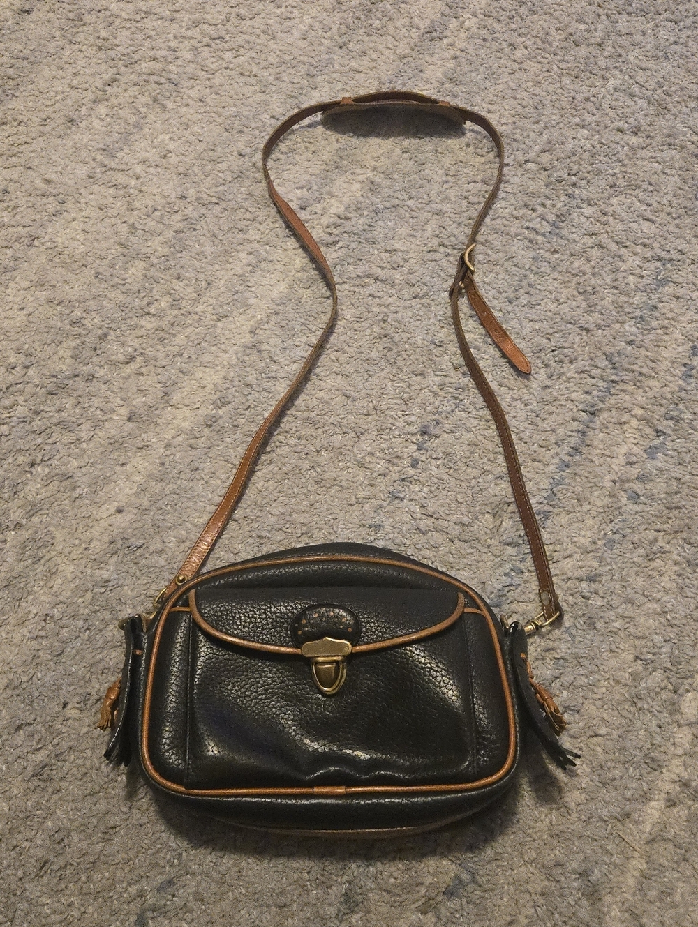 Vintage Dooney & Bourke All Weather Leather Crossbody Bag Fringe Tassel USA Blac
